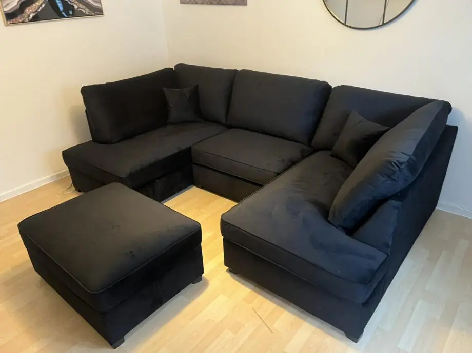 U-Shaped Sofa Black Colour - Perfect for Family Gatherings