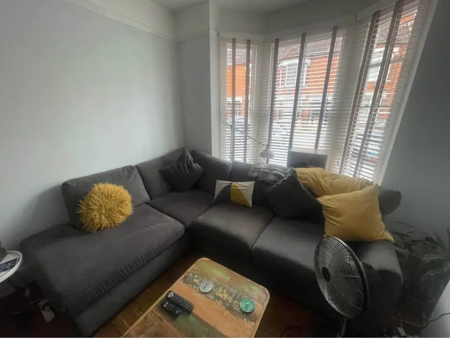 4 seater L shape sofa
