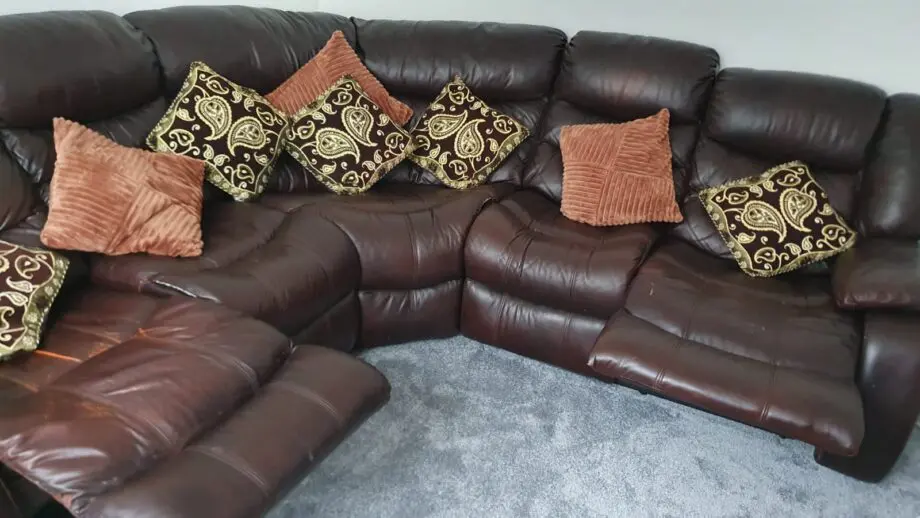 Brown leather 5 seater sofa with 2 recliners