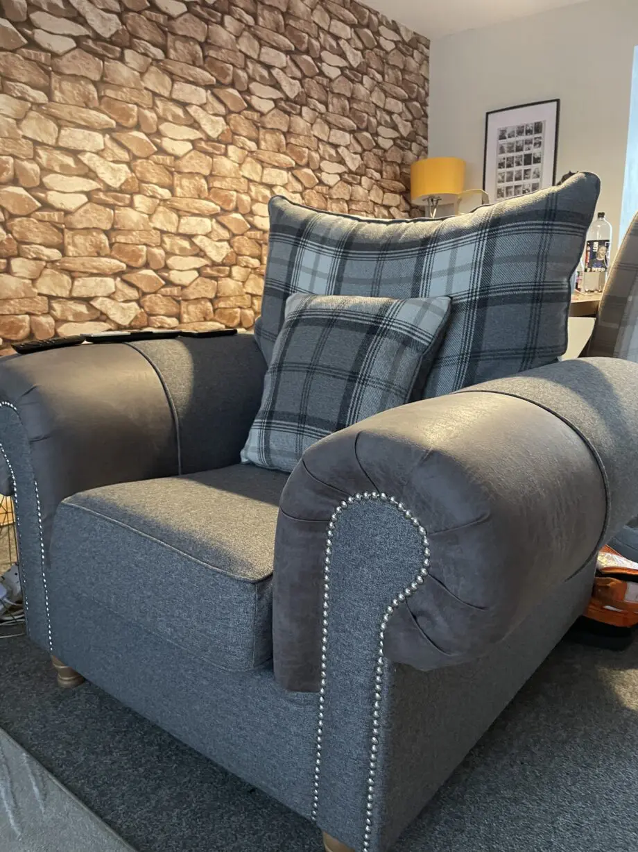 Beautiful checkered grey sofa set