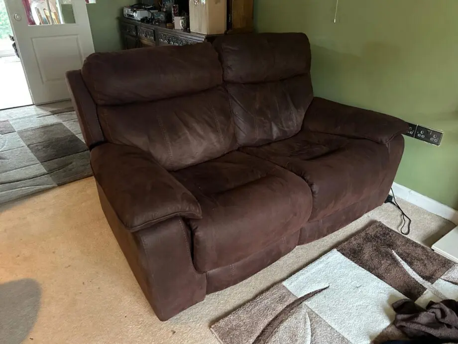 Powered recliner sofas