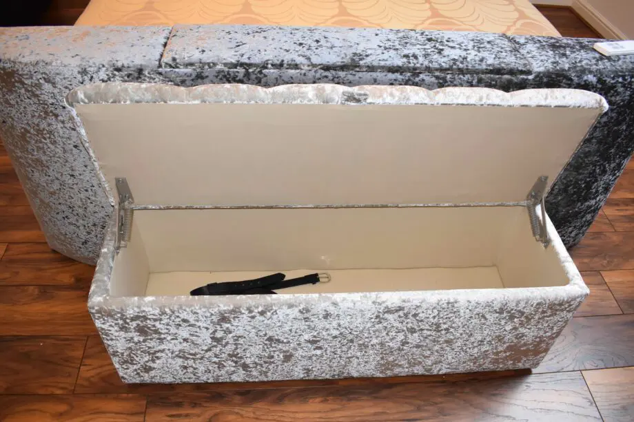 DFS Stylish Storage Ottoman – Crushed Velvet Silver