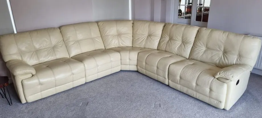 5 seater leather corner sofa with 2 x recliners