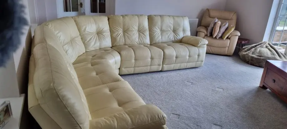 5 seater leather corner sofa with 2 x recliners