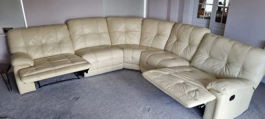 5 seater leather corner sofa with 2 x recliners