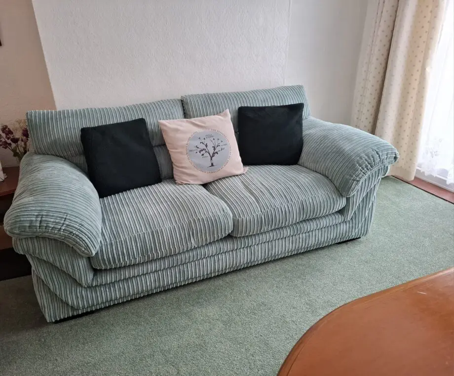 Excellent condition 4 month old unwanted sofa