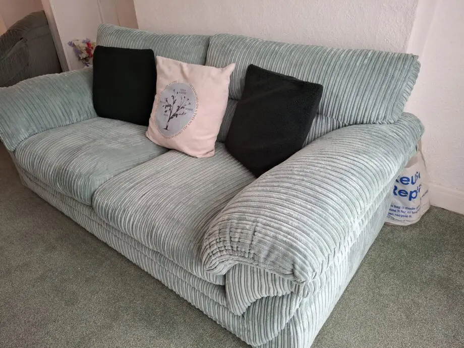Excellent condition 4 month old unwanted sofa