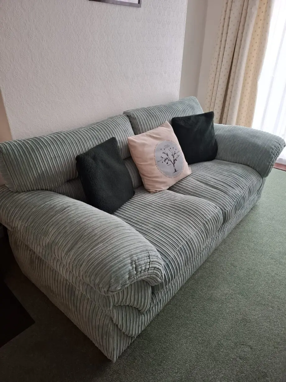 Excellent condition 4 month old unwanted sofa