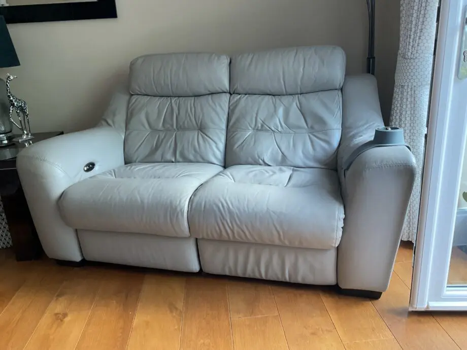 Furniture village 3 piece suite power recliner