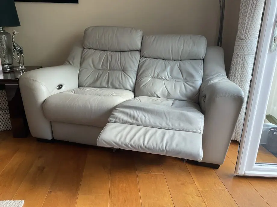 Furniture village 3 piece suite power recliner