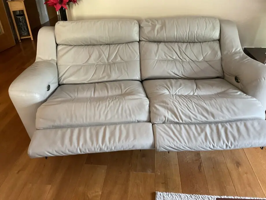 Furniture village 3 piece suite power recliner