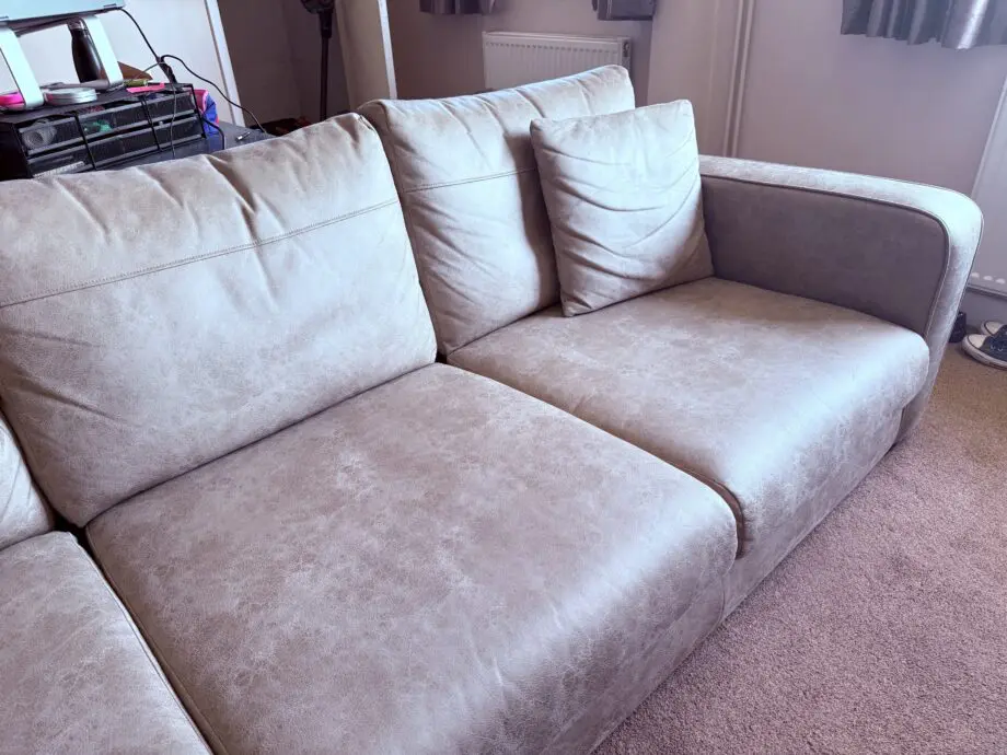 Spacious Corner Sofa – Excellent Condition