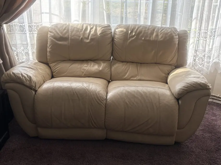 3-2-1 cream leather recliner sofa.