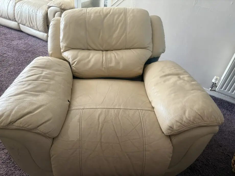 3-2-1 cream leather recliner sofa.