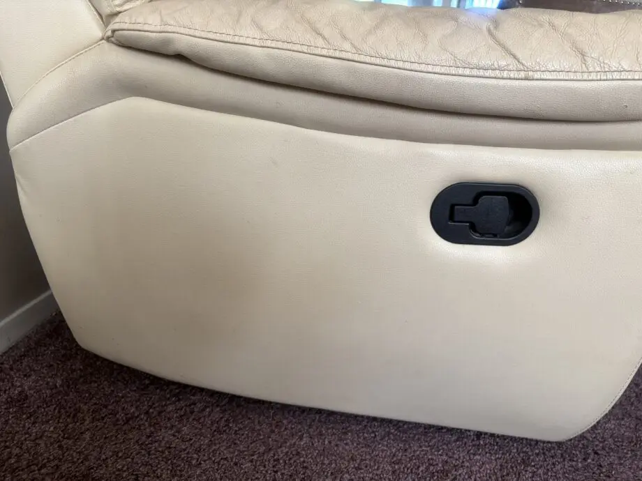 3-2-1 cream leather recliner sofa.