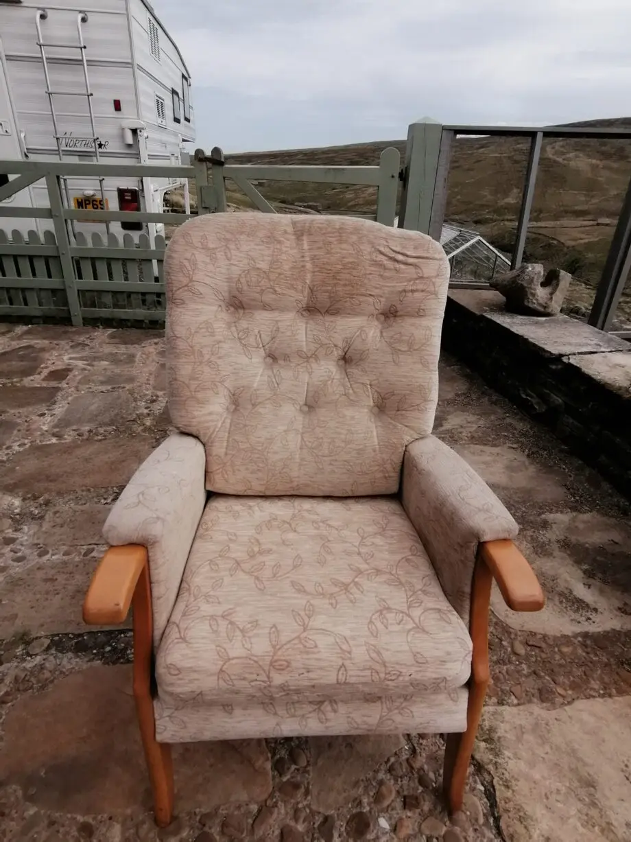 Kettleys Furnishers Yeadon cottage suite.