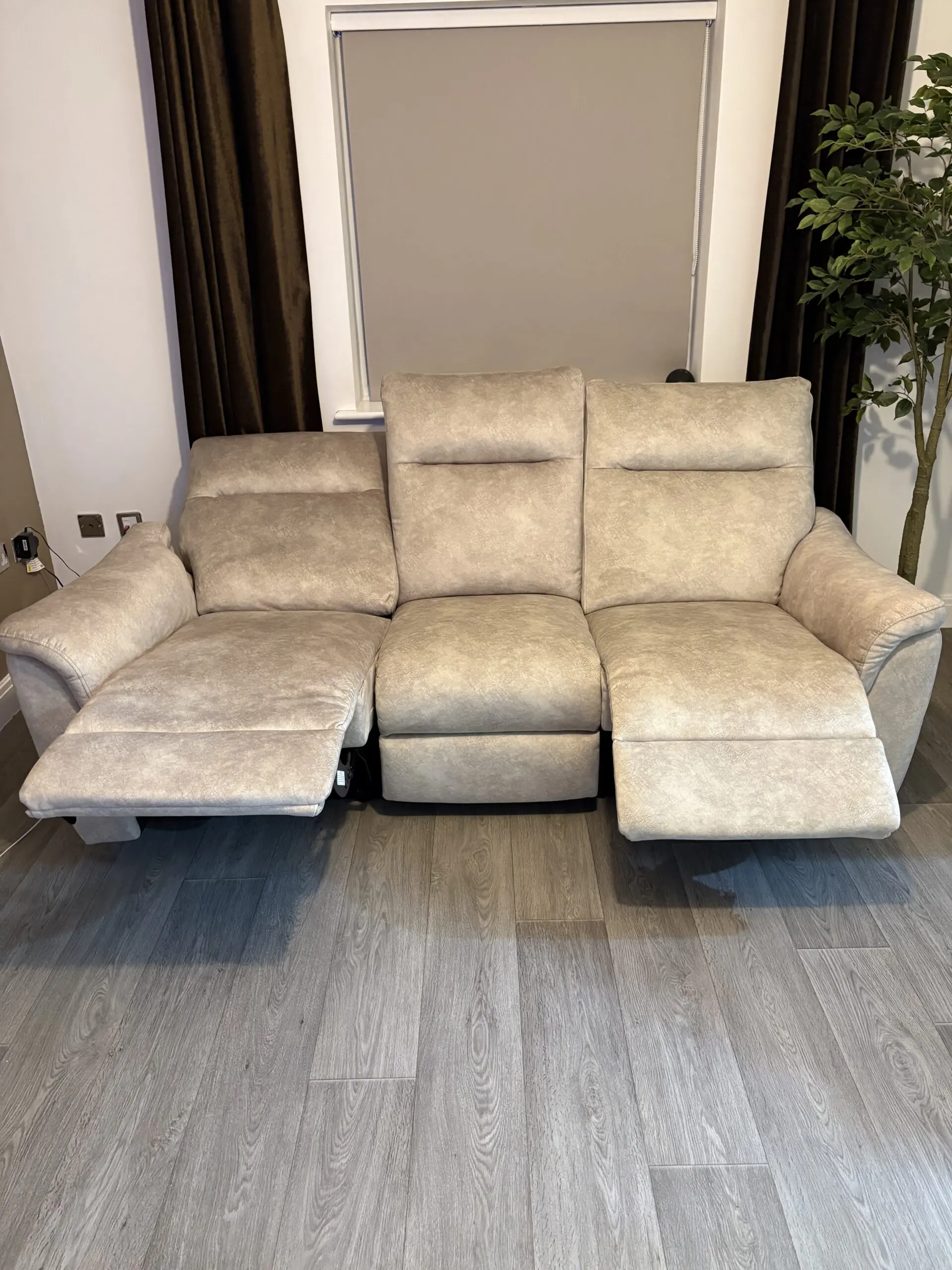 Like new Recliner Oak Furnitureland 3 seater sofa with USB and USBC