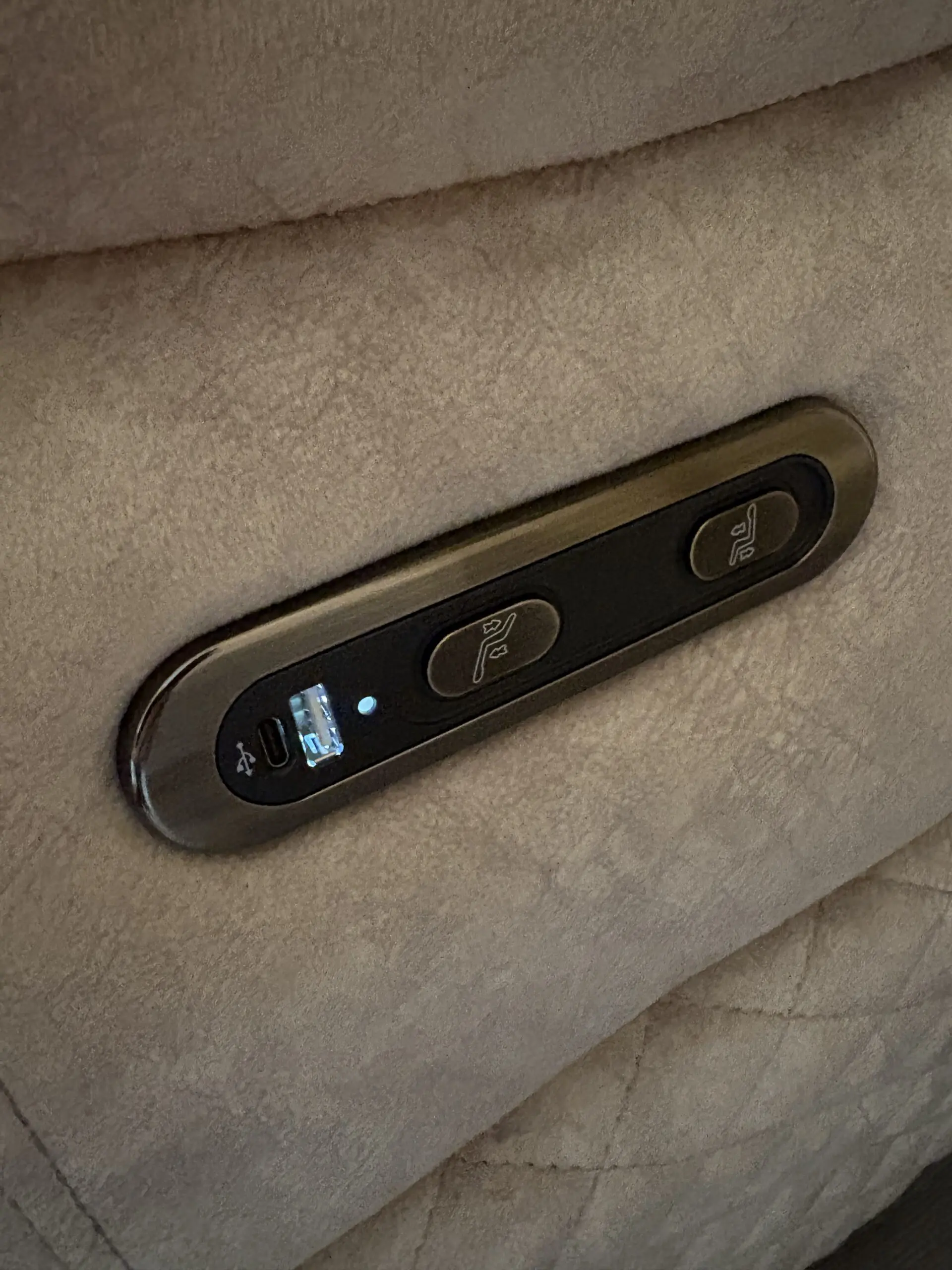 Like new Recliner Oak Furnitureland 3 seater sofa with USB and USBC