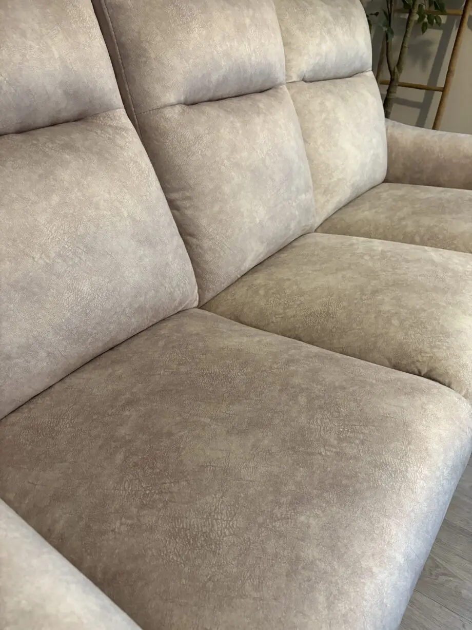 Recliner Oak Furnitureland sofa with USB and USBC