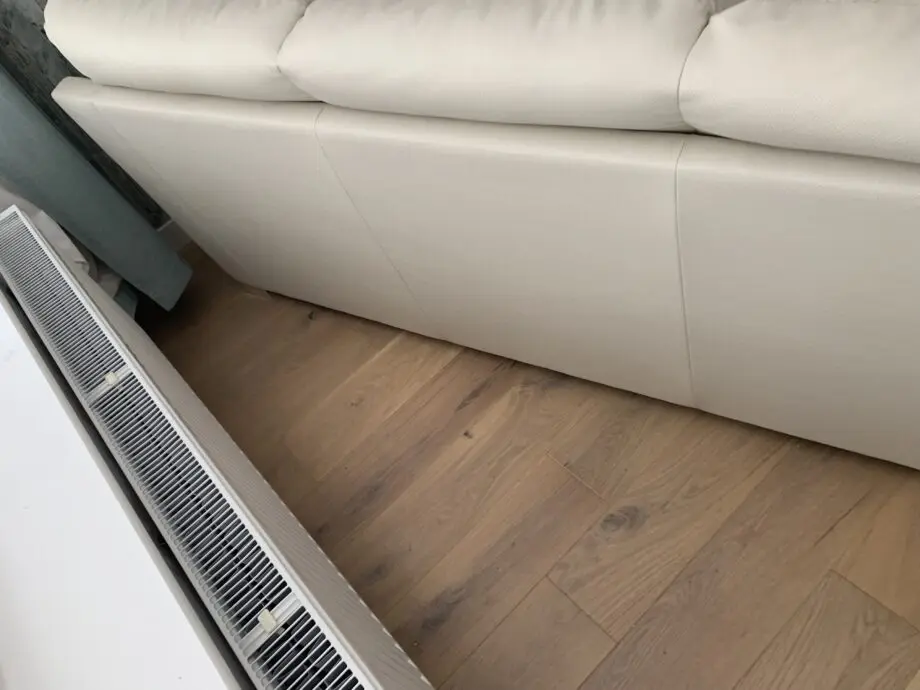 Harvey’s. Cream/Off White Leather Sofa. Hardly been sat on.