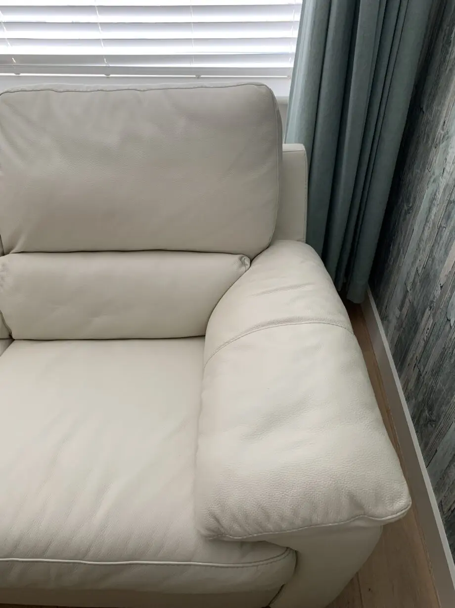 Harvey’s. Cream/Off White Leather Sofa. Hardly been sat on.