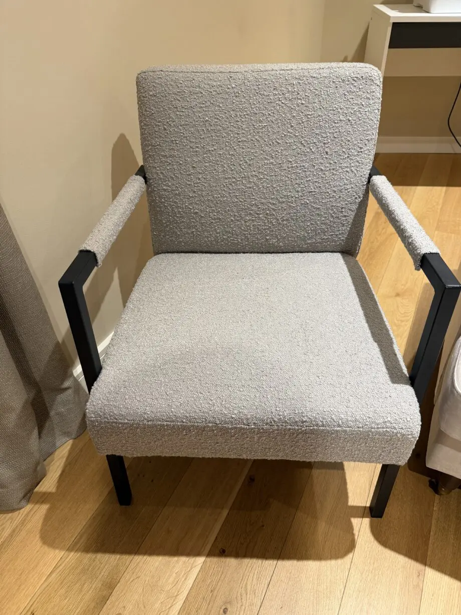 Single accent chair