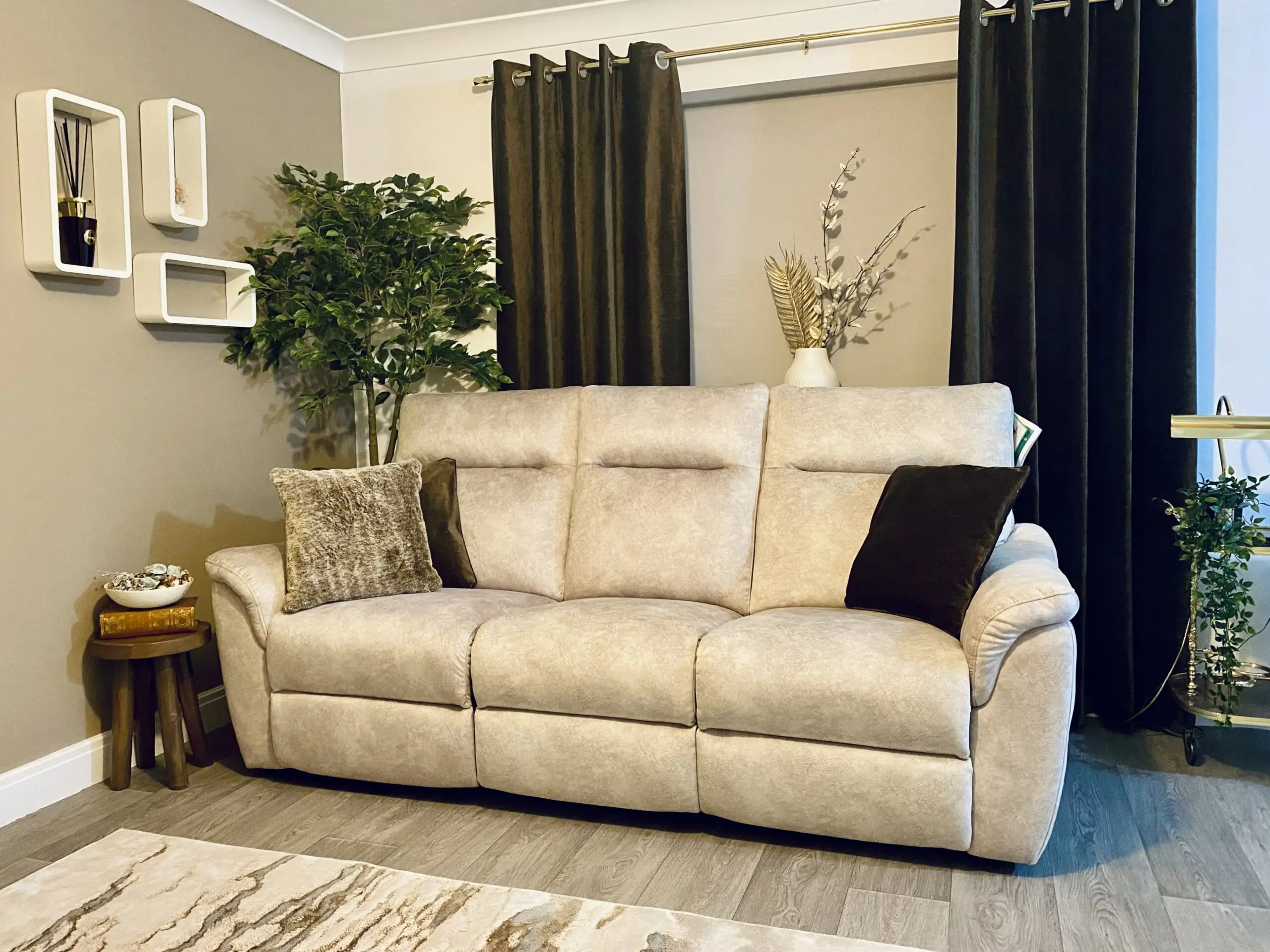 Like new Recliner Oak Furnitureland 3 seater sofa with USB and USBC