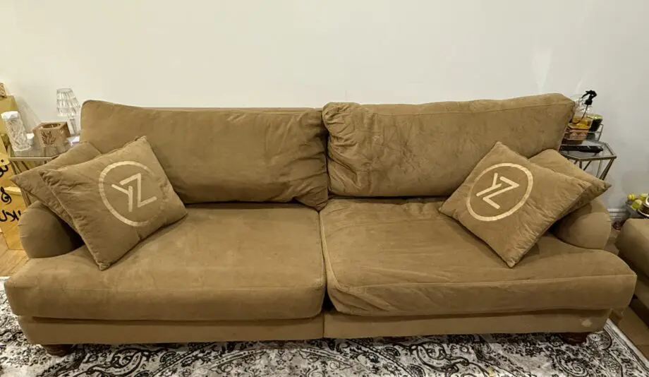 Zy Spacious Sofa