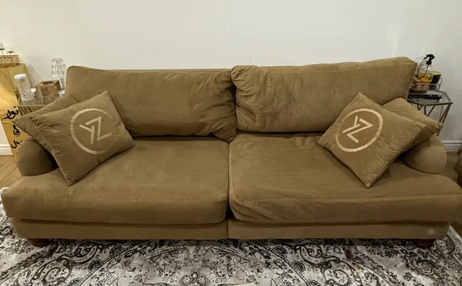 Zy Spacious Sofa