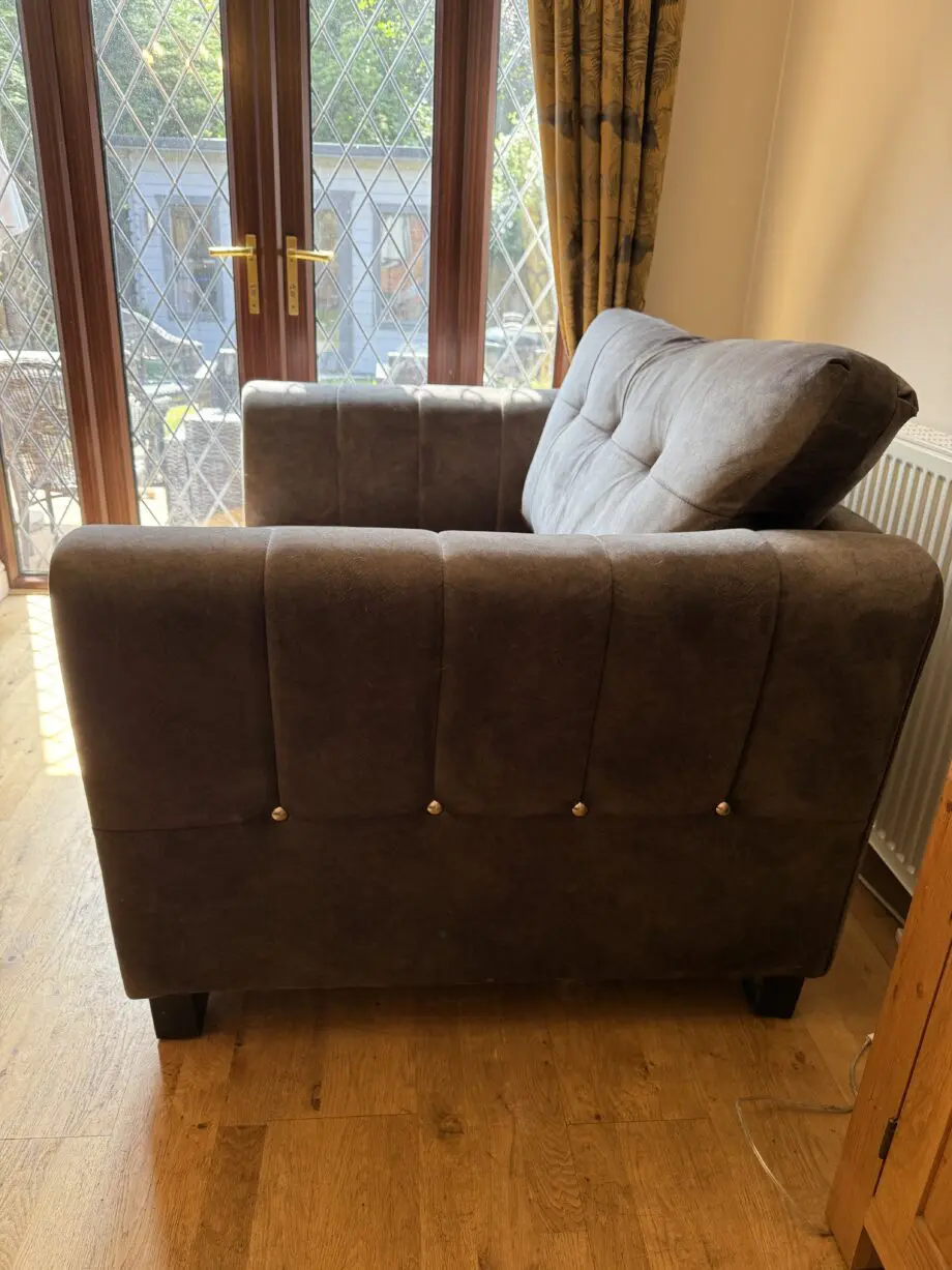 Snuggle chair
