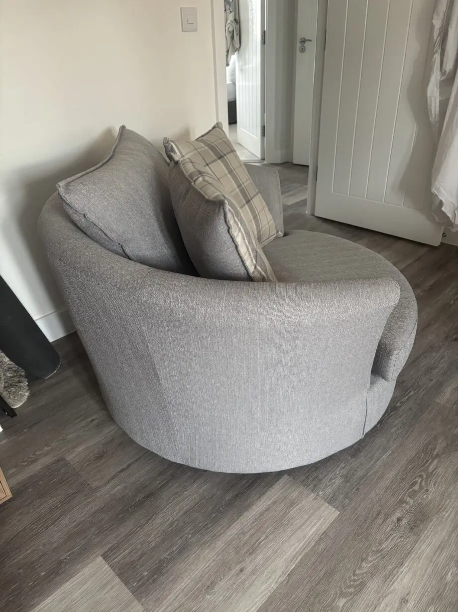Owen swivel chair