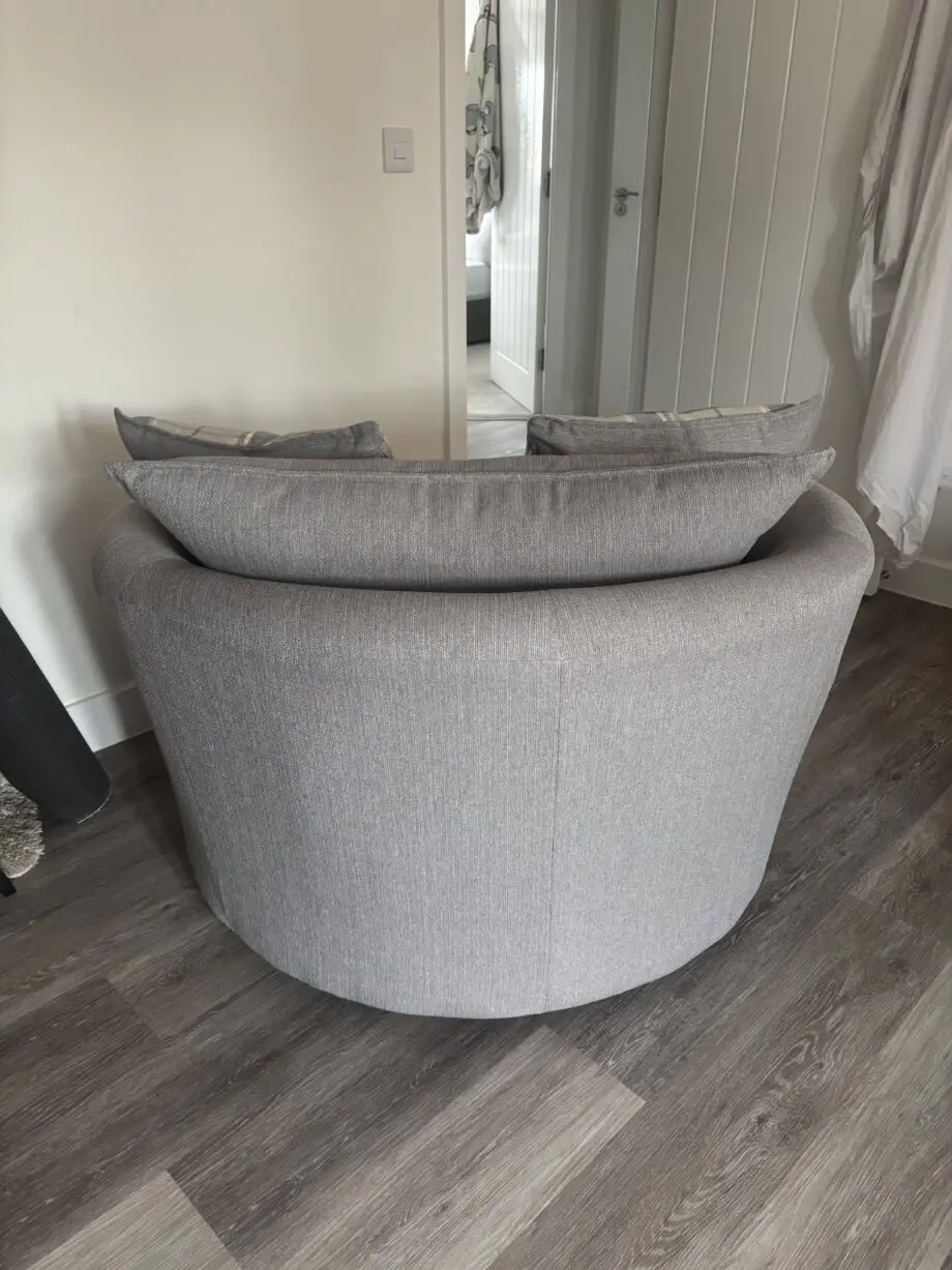 Owen swivel chair