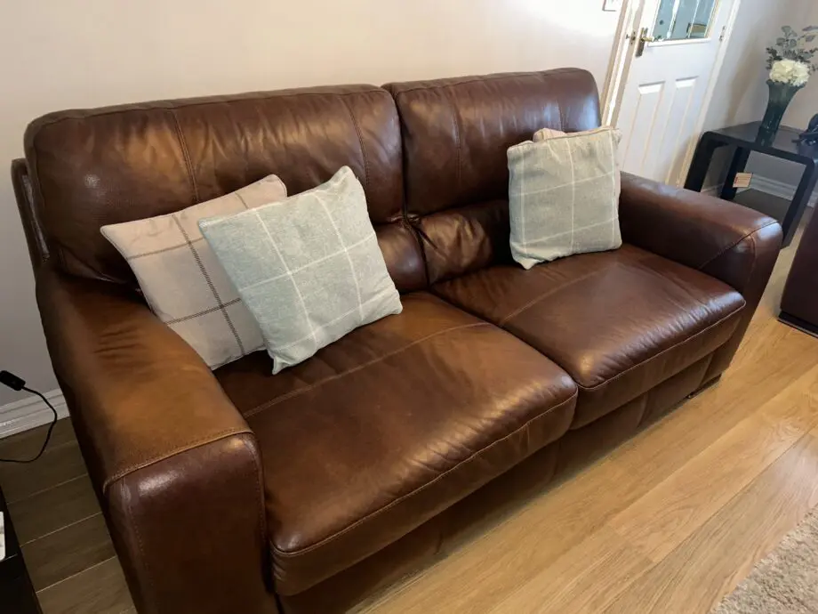 SCS Sisi Italia Luca 3 Seater Leather Sofa in Brown. Walnut feet, chrome trim