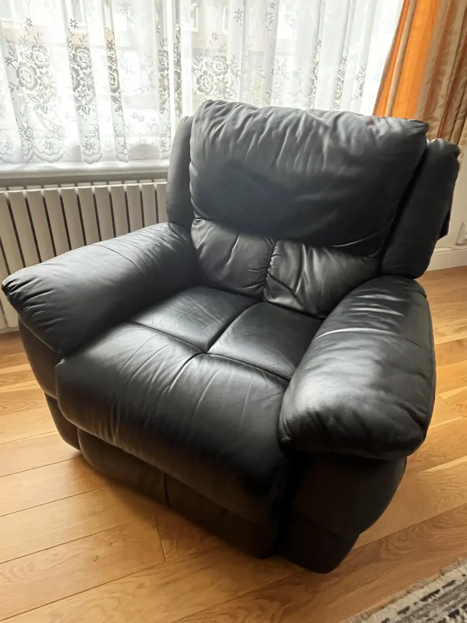 Single seater black leather recliner sofa