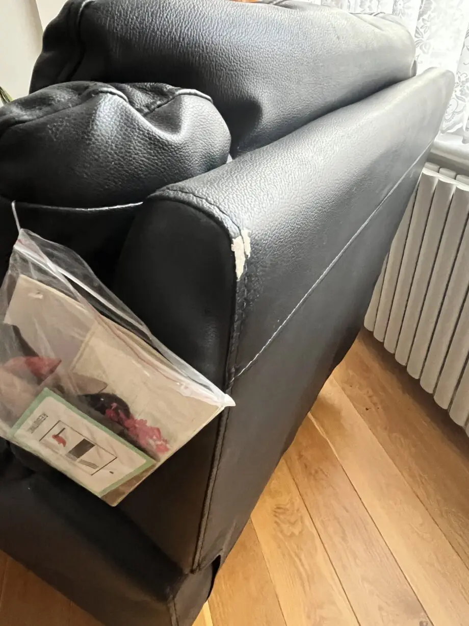 Single seater black leather recliner sofa