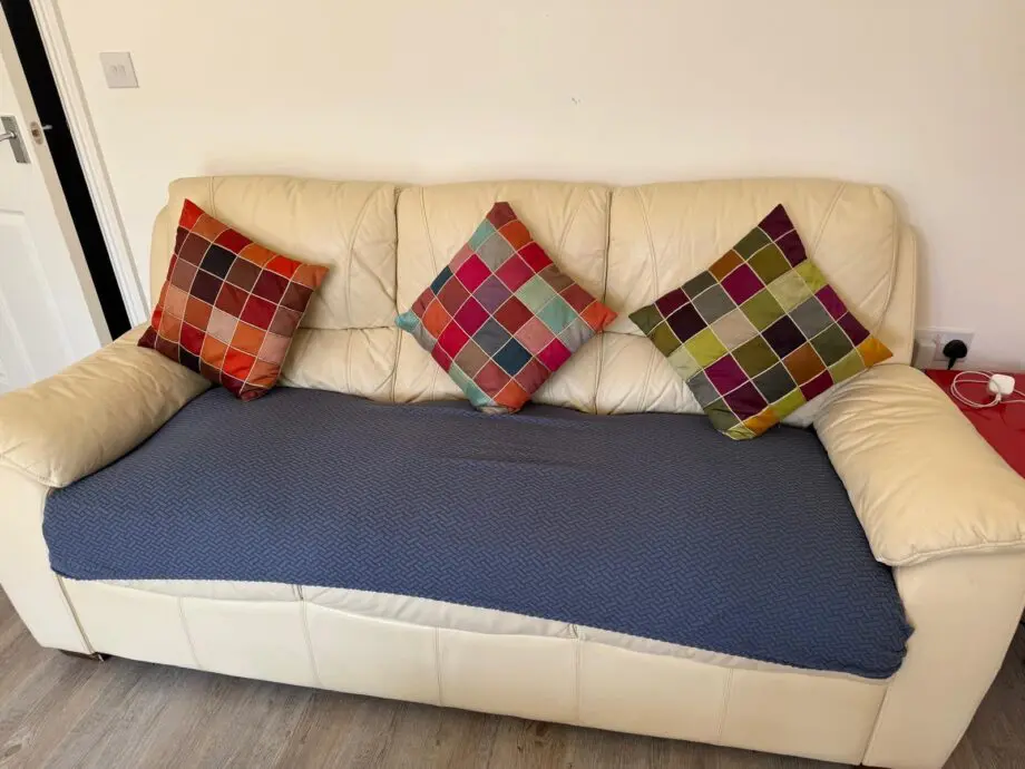 Mint Condition : 3 and 2 Seater Leather Sofa Cream