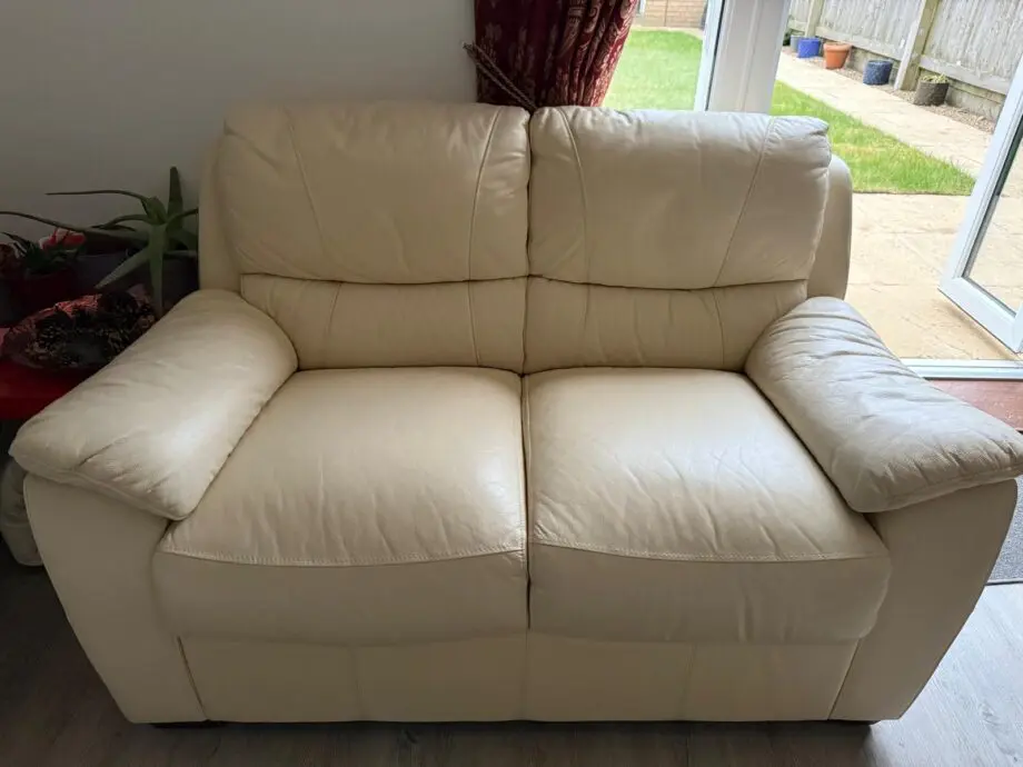 Mint Condition : 3 and 2 Seater Leather Sofa Cream