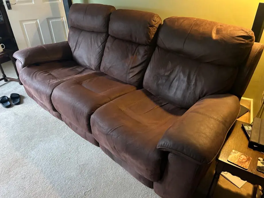 Powered recliner sofas