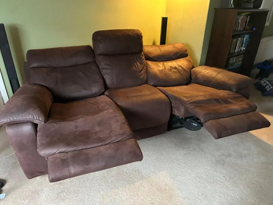 Powered recliner sofas