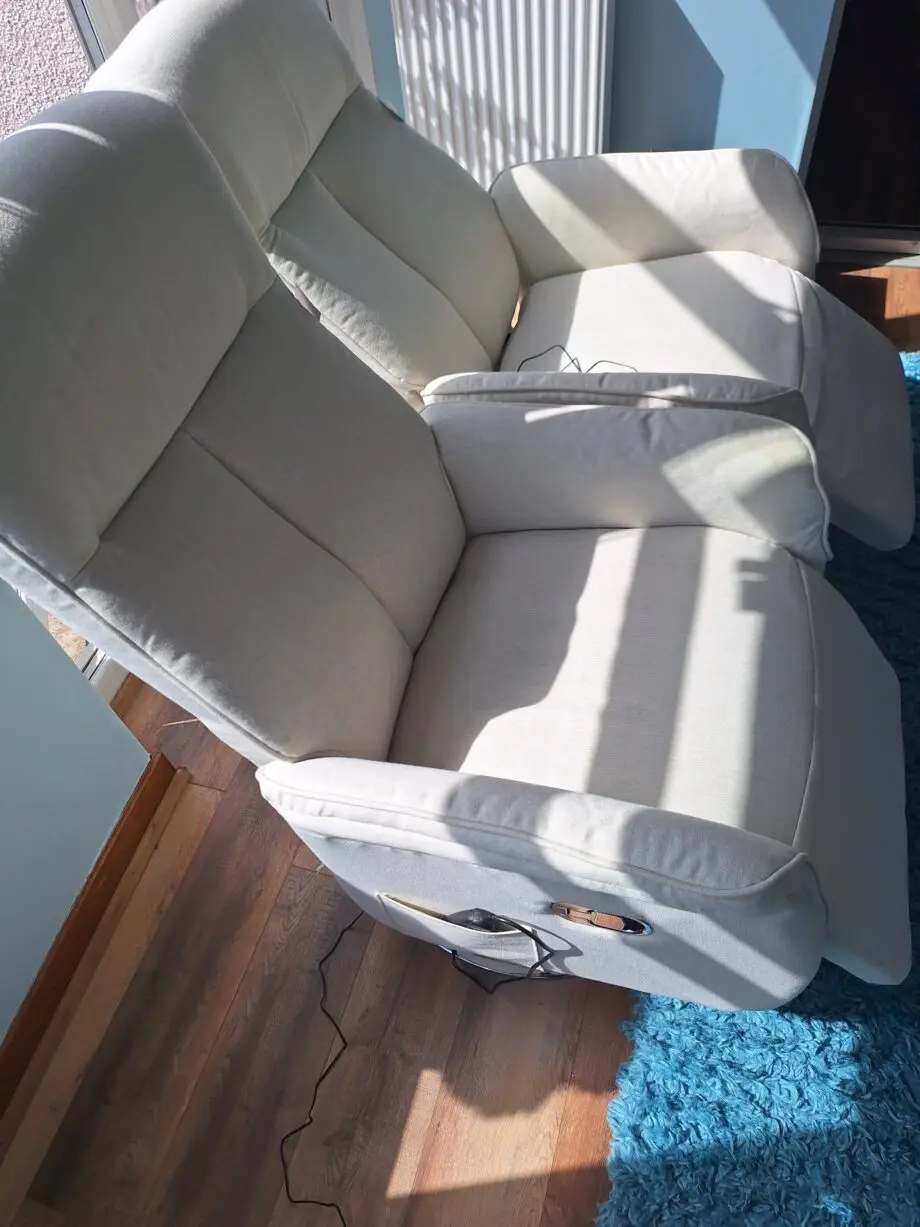 AOSOM 10 point Massage Recliner Armchairs x2