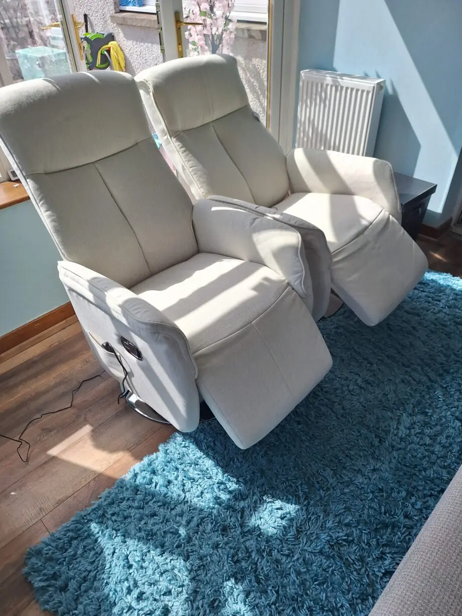 AOSOM 10 point Massage Recliner Armchairs x2