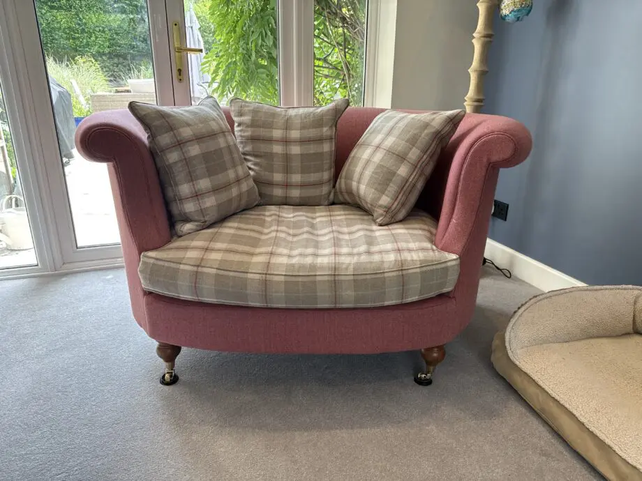 Wesley-Barrell Dusky Pink Love Seat