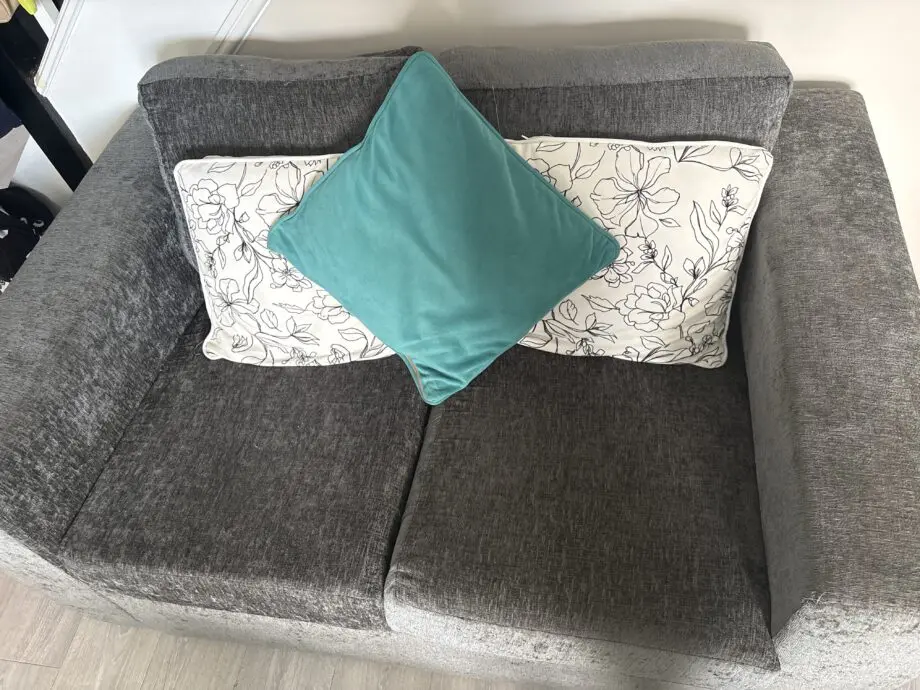 Unknown brand - 2 and 3 seater sofa