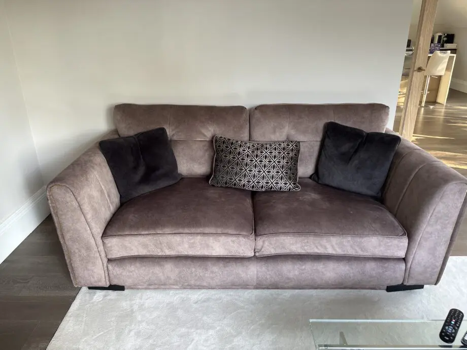 2 immaculate 3 seater sofas, complete with 3 cushions on each sofa. Very clean, golden colour studs, black feet