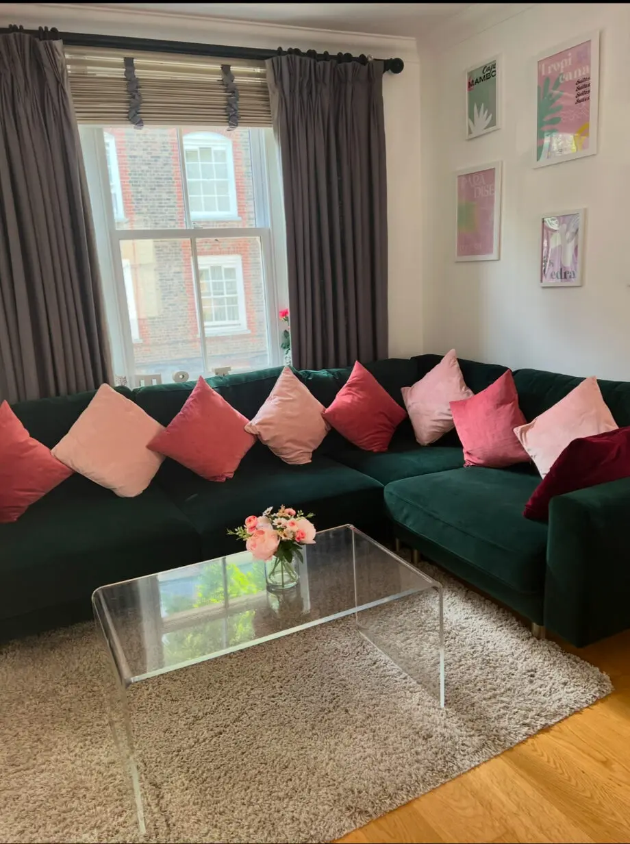 AMAZING , GOOD CONDITION CORNER SOFA