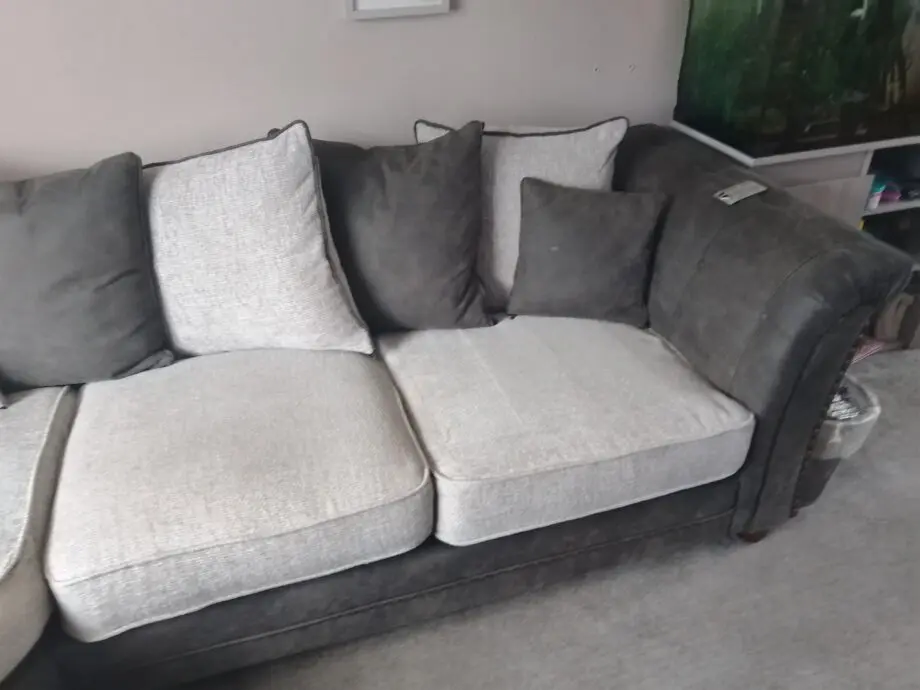 Corner suite