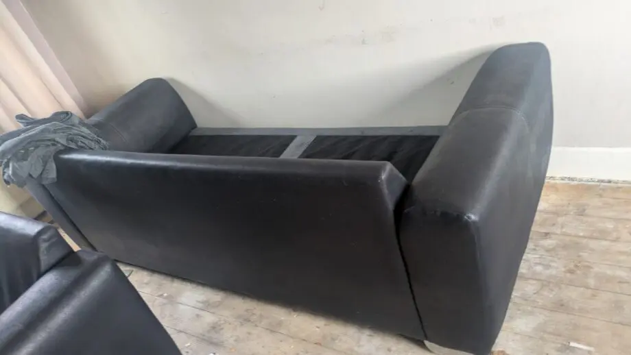 3x2 setter sofa in good condition no rips