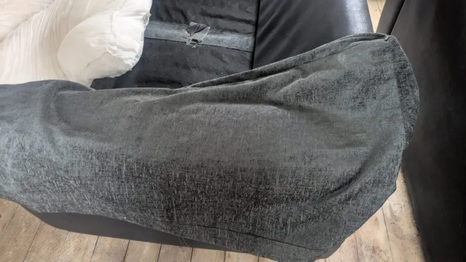 3x2 setter sofa in good condition no rips