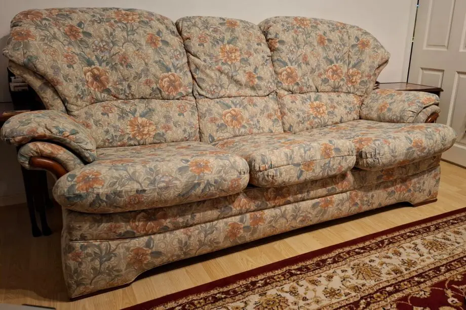 For sale three seater sofa and two armchairs