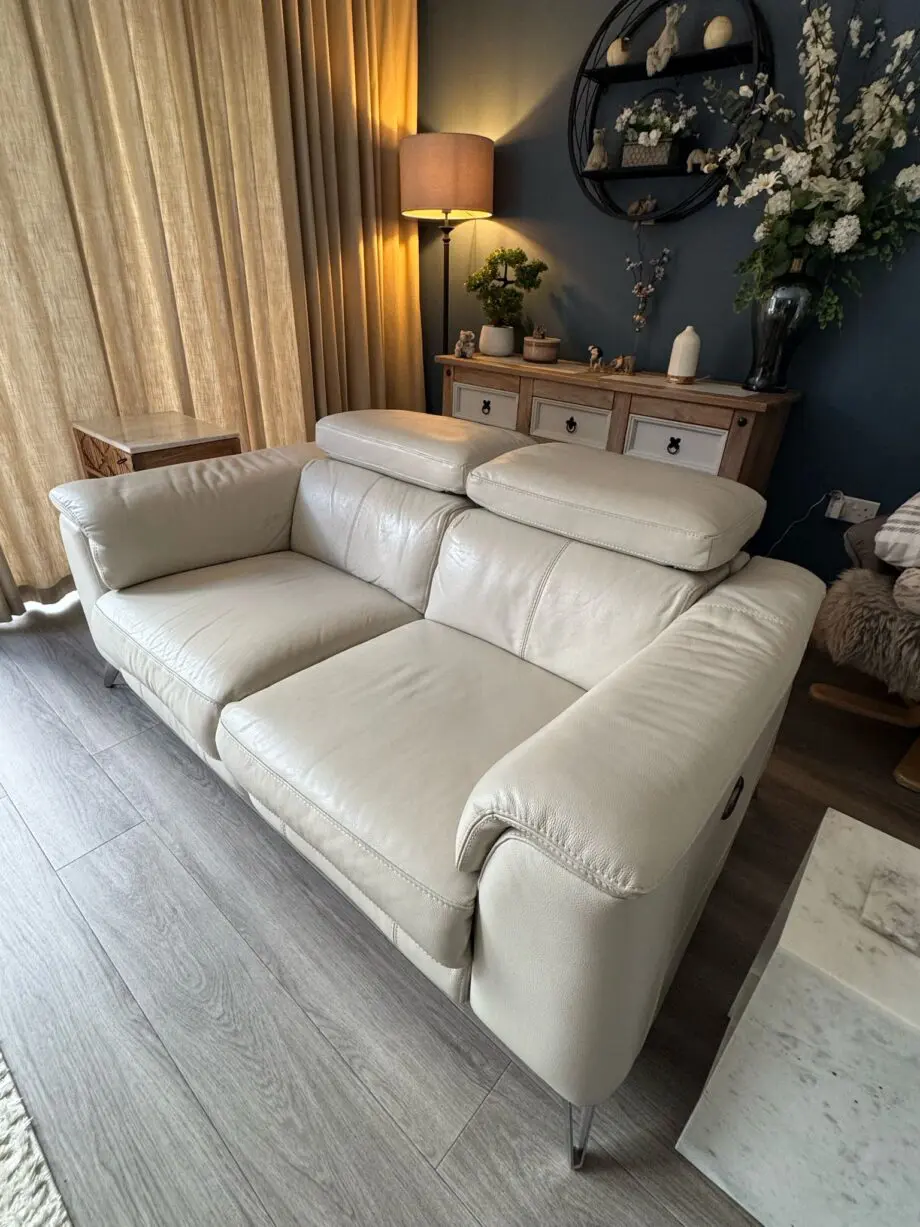 DFS 2 x TAHITI LEATHER SOFAS ONE POWER RECLINER IN FOSSIL